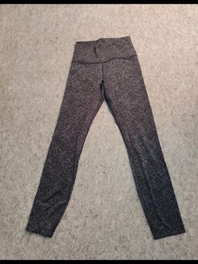 lululemon athletica Black and Gray High-Waist Printed Leggings Size 2